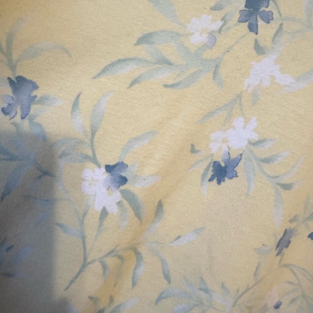 ❤️Liz Claiborne Woman  Pastel Yellow/Blue Floral Top PLUS: 1X     #w - Picture 3 of 8